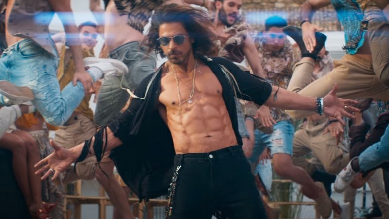 'Jhoome Jo Pathaan' Making Video Reveals How Shah Rukh Khan Was Super-Shy to Display His Abs in the Song - WATCH!