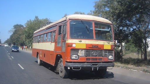 Latur Maharashtara Sex Vidros - Maharashtra: Unidentified Man Drives Away With ST Bus From Latur, Leaves It  in Karnataka Village | LatestLY