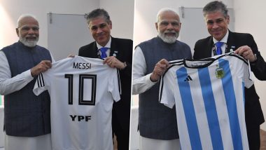 India Energy Week 2023: PM Narendra Modi Receives Lionel Messi Jersey As Gift From YPF President Pablo Gonzalez in Bengaluru (See Pics)