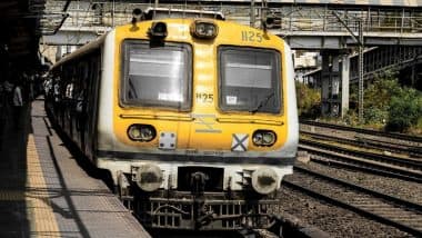 Mumbai Local Train Accident Averted! Close Shave for Passengers as Two Local Trains Come Face to Face on Same Track at Bandra Railway Station (Watch Video)