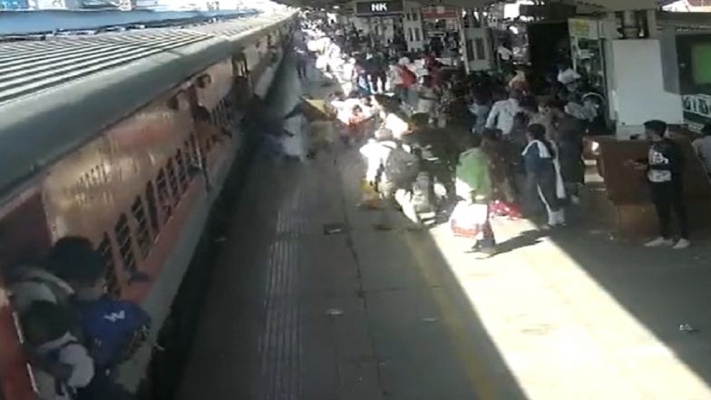 Viral Video: Alert RPF Constable Saves Life of Man Who Fell While Trying To Get Down From Moving Train at Nashik Railway Station