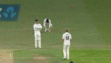 Scott Kuggeleijn, Tom Blundell Caught Ball-Watching After Stuart Broad Top-Edges Delivery During NZ vs ENG 1st Test 2023 (Watch Video)