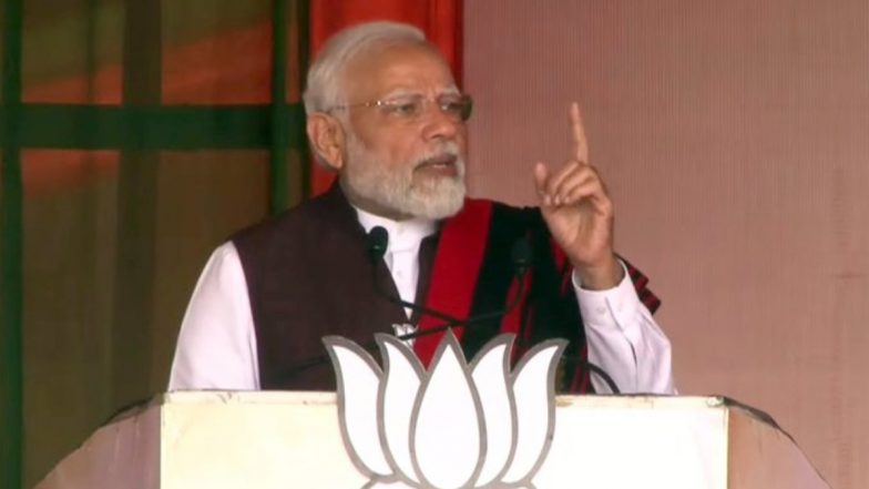 PM Narendra Modi Attacks Congress at Bengaluru-Mysuru Expressway Inauguration, Says ‘Congress Busy Digging Modi’s Grave, Modi Busy Working For Poor’ (Watch Video)