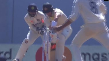 Ravindra Jadeja Goes Through Steve Smith's Defense, Castles Australian Batter During IND vs AUS 1st Test 2023 (Watch Video)