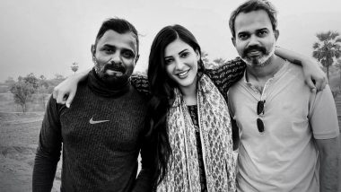 Salaar: Shruti Haasan Wraps Up Shoot of Prabhas' Film and Takes a Click With Director Prashanth Neel To Capture the Moment (View Pic)