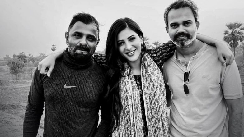 Salaar: Shruti Haasan Wraps Up Shoot of Prabhas' Film and Takes a Click With Director Prashanth Neel To Capture the Moment (View Pic)