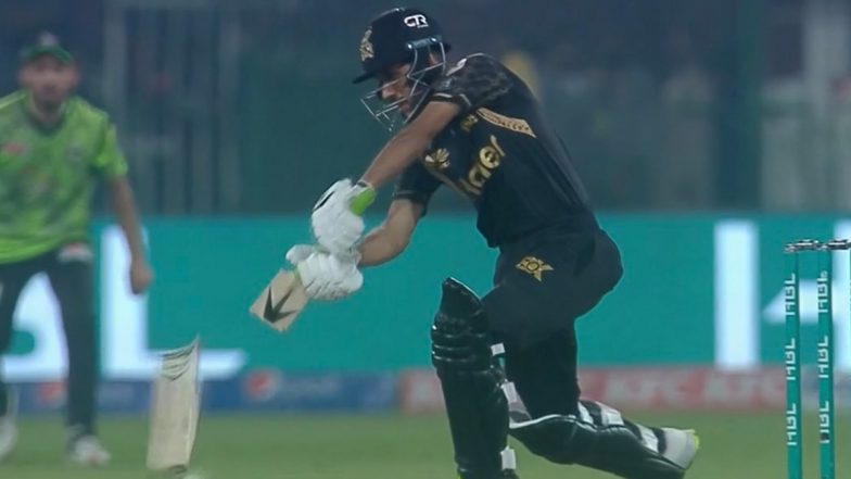 Shaheen Afridi Breaks Mohammad Haris’ Bat and Cleans Up him on Next Ball During Lahore Qalandars vs Peshawar Zalmi PSL 2023 Match (Watch Video)