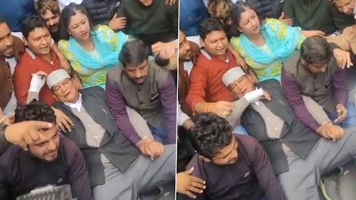 Harish Rawat, Former Uttarakhand Chief Minister, Falls Ill While Leading Congress Protest in Uttarakhand (Watch Video)