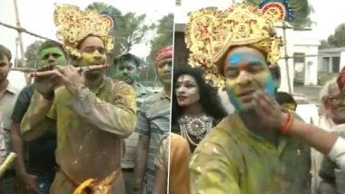 Holi 2023: Dressed Up as Lord Krishna, Tej Pratap Yadav Plays Flute, Celebrates Holi at His Residence in Bihar's Patna (Watch Video)