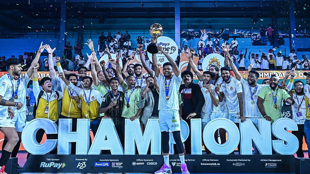 Ahmedabad Defenders Win PVL 2023; Defeat Bengaluru Torpedoes in a Five-Setter Thriller 🏆 LatestLY