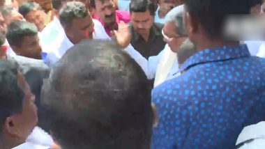 Siddaramaiah, Former Karnataka CM, Slaps Congress Party Worker in Bengaluru (Watch Video)