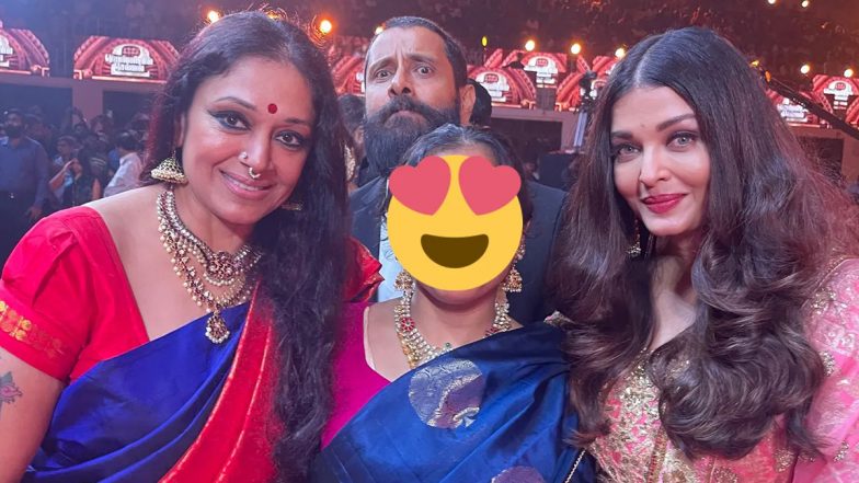 Chiyaan Vikram Photo-Bombs This Lovely Pic of Aishwarya Rai Bachchan and Shobana from Ponniyin Selvan 2 Audio Release Function!