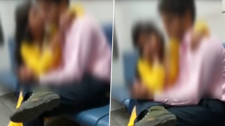 PDA in Mumbai Local Train: Old Video of Couple Kissing, Romancing Inside Train Compartment Goes Viral Again