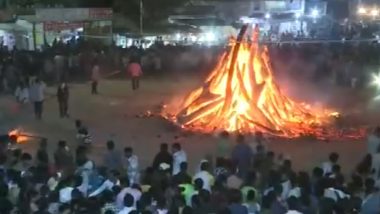 Holi 2023: Aligarh Mosque Covered in Tarpaulin Ahead of Holi Celebrations to Maintain Peace (See Pics)