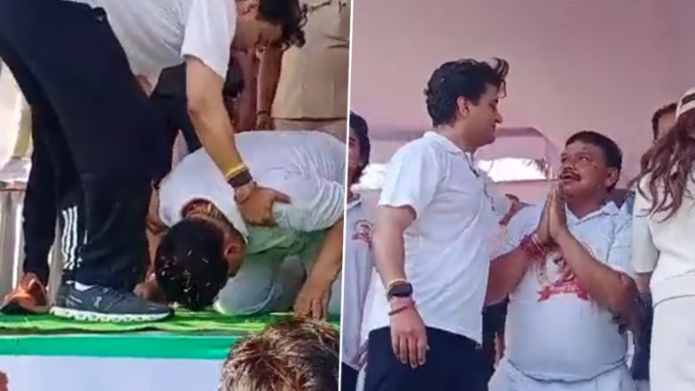 MP Minister Pradhuman Singh Tomar Bowes Down to Jyotiraditya Scindia on Stage (Watch Video)