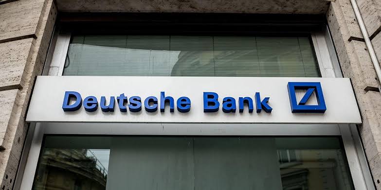 Deutsche Bank Shares Slump 9% After Spike in Credit Default Swaps