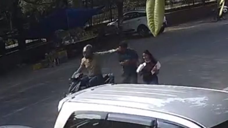 Uttar Pradesh: Scooter-Borne Miscreant Snatches Chain Off Man’s Neck in Ghaziabad, Cops Launch Probe After CCTV Video Goes Viral