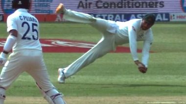 Usman Khawaja Takes a Stunning Catch To Dismiss Shreyas Iyer in IND vs AUS 3rd Test 2023 (Watch Video)