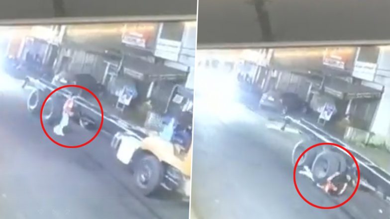 Uttar Pradesh: Man Crushed Under Rear Wheels of Truck While Trying to Cross Road in Bijnor, Disturbing Video Goes Viral