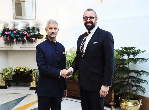 World News | Jaishankar Meets UK FS James Cleverly, Discuss Young Professional Scheme