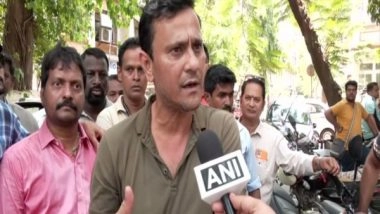 India News | MNS Chief Raj Thackeray's Close Aide Sandeep Deshpande Attacked by Miscreants in Mumbai