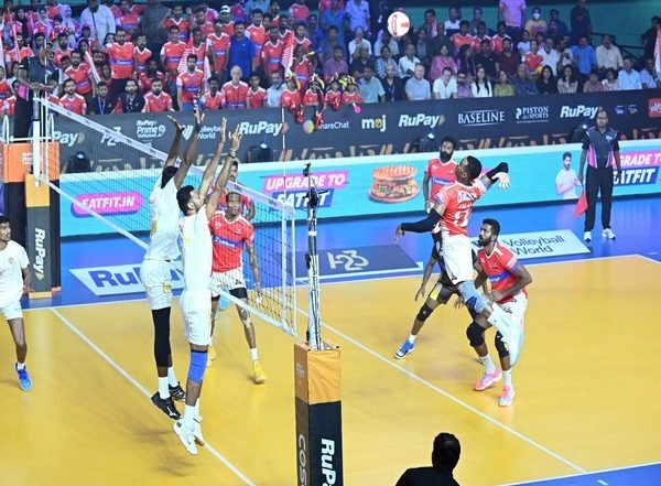 Sports News | PVL: Ahmedabad Defenders Knock out Calicut Heroes to Book Final Berth