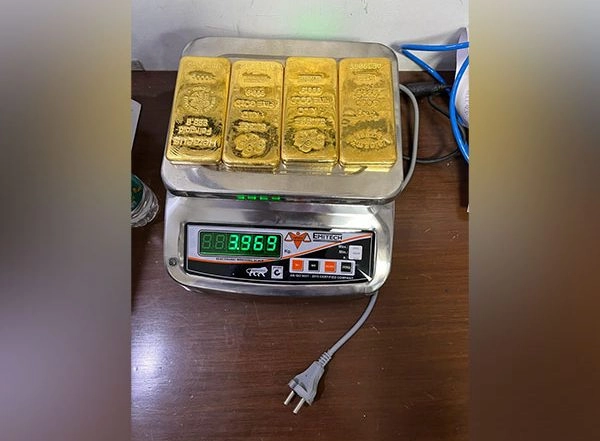 India News | Delhi: Four Gold Bars Worth Rs 1.95 Crore Recovered from Aircraft's Toilet at IGI Airport