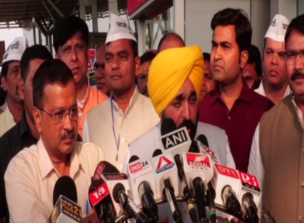 India News | Arvind Kejriwal, Bhagwant Mann Reach Raipur to Campaign for AAP Ahead of Assembly Elections