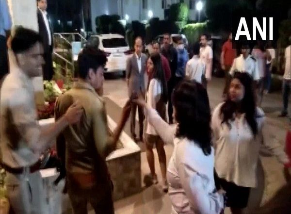 Holi 2023: Ruckus at Hotel in Lucknow During Holi Party Over Eve Teasing (Watch Video)