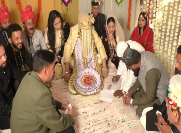 Himachal Pradesh: Muslim Couple Married at Hindu Temple Premises in Shimla According to Islamic Wedding Rituals to Give Message of Religious Harmony to Society