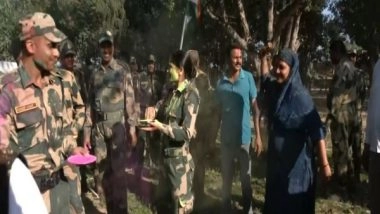 India News | BSF Jawans Celebrate Holi with Locals in J-K's Samba
