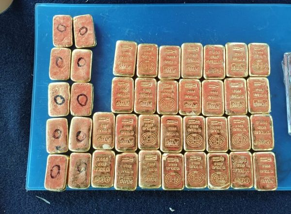 India News | West Bengal: BSF Recovers 40 Gold Biscuits Worth Rs 2.57 Cr from Pond