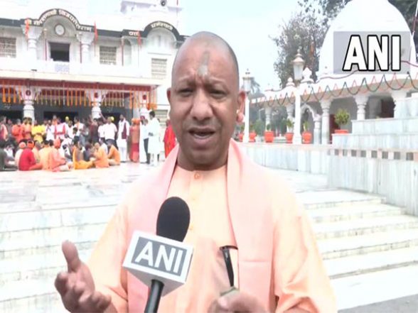 Holi 2023 Uttar Pradesh Cm Yogi Adityanath Celebrates Holi At Gorakhnath Temple Says ‘no Class 6198