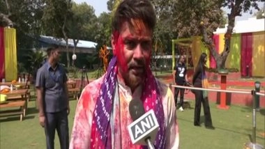 India News | Union Minister Anurag Thakur Celebrates Holi at Rajnath Singh's Residence, Extends Wishes