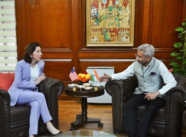 World News | EAM S Jaishankar Meets US Commerce Secy Gina Raimondo, Discusses Strategic Trade and Resilient Supply Chains