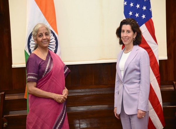 Business News | Finance Minister Sitharaman Meets US Secretary of Commerce Raimondo, Discusses India's G20 Priorities