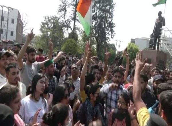 India News | J-K: Job Aspirants Protest in Srinagar Against Hiring of Aptech Ltd to Conduct Recruitment Exams