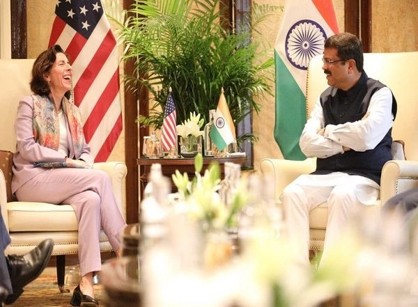 World News | Dharmendra Pradhan, Gina Raimondo Discuss Ways to Create Lifelong Learning Opportunities Between India, US