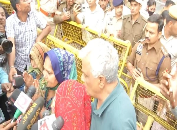 India News | With Grass in Their Mouths Pulwama Widows Seek Justice from Rajasthan Govt