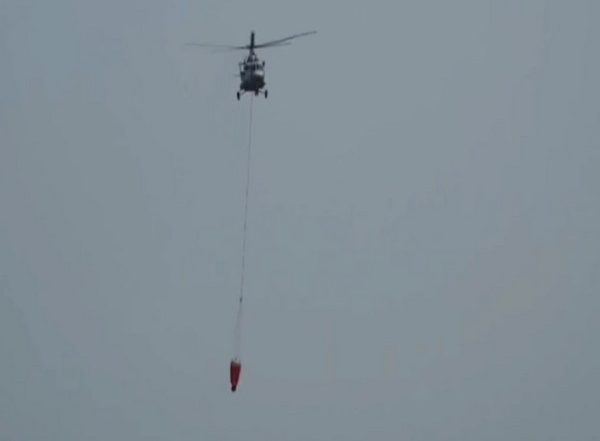 Brahmapuram Fire: Indian Air Force Deploys Mi 17 V5 Helicopter to Extinguish Fire at Waste Processing Plant in Kerala