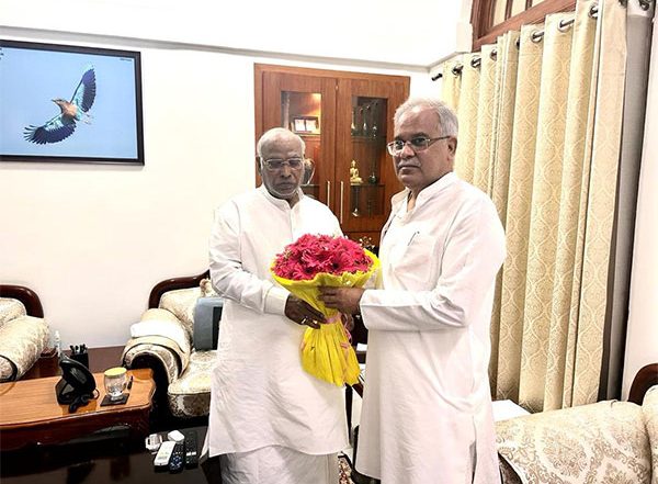 India News | Chhattisgarh CM Baghel Meets Congress President Kharge in Delhi