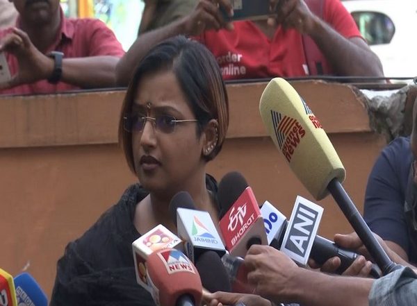India News | Kerala Gold Smuggling Case: Vijesh Pillai Denies Swapna Suresh's Allegations on Death Threats