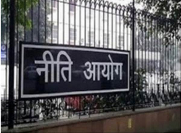 India News | NITI Aayog Task Force Releases Report; Suggests Cow Urine, Dung to Boost Organic Matter in Soil
