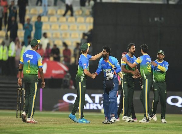 Sports News | Asia Lions Start Strong, Defeat India Maharajas by Nine Runs in Legends League Cricket (LLC) Masters Opener