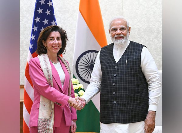 World News | PM Modi Meets US Secretary of Commerce Gina Raimondo