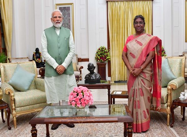 India News | PM Modi Pays Courtesy Visit to President Murmu at Rashtrapati Bhavan