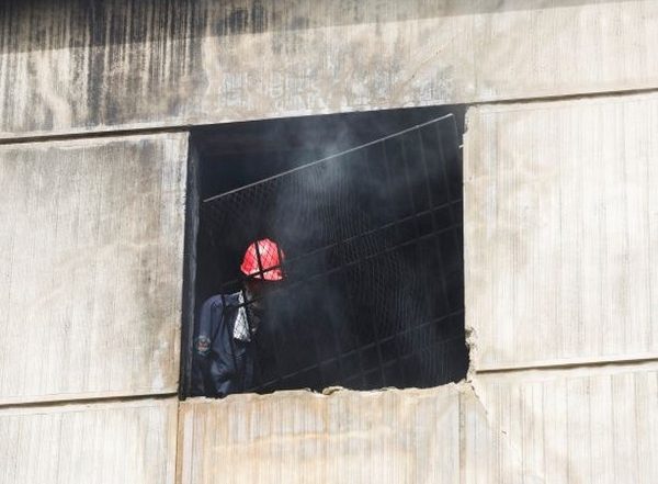 Pakistan Fire: Massive Blaze Engulfs 16-Storey Building in Karachi (Watch Video)