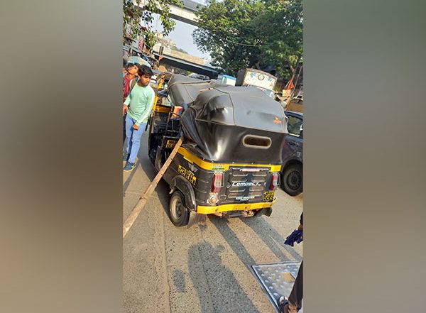 Mumbai Shocker: Woman, Her Daughter Killed After Iron Pole Falls Over Moving Auto in Jogeshwari