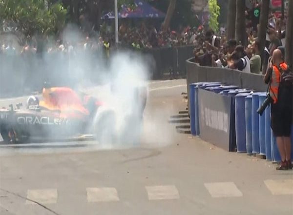 Formula 1 Mumbai Race: F1 Car Catches Fire During Oracle Red Bull Racing in Bandra