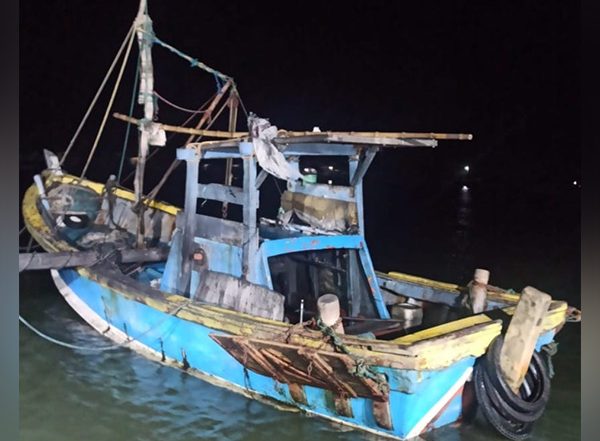World News | Sri Lankan Navy Arrests 16 Indian Fishermen for Illegal Fishing